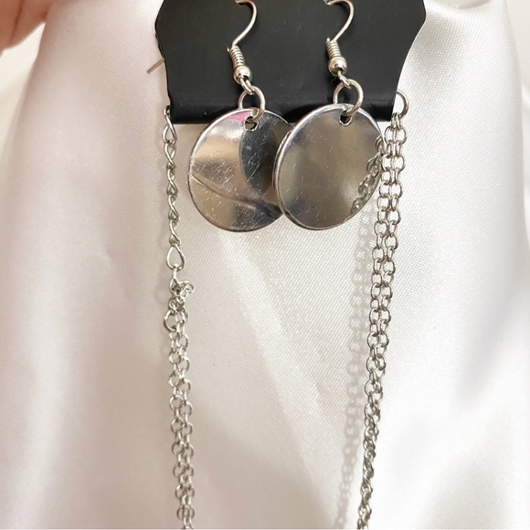 PAPARAZZI NWT chain necklace with silvertone and acrylic disks bonus earrings. - Picture 2 of 5